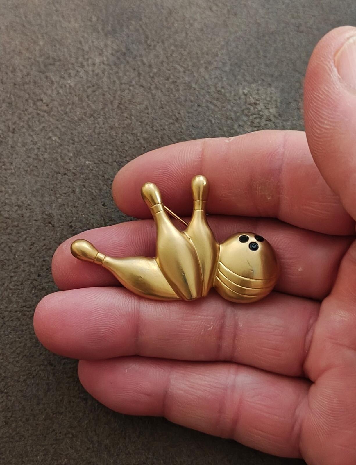 1996 Avon Matte Gold Tone Finish "My Favorite Hobby" Bowling Pin & Ball Brooch