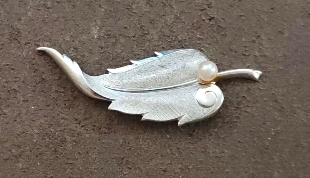 Silver leaf brooch with textured leaf veins and cultured pearl near the center