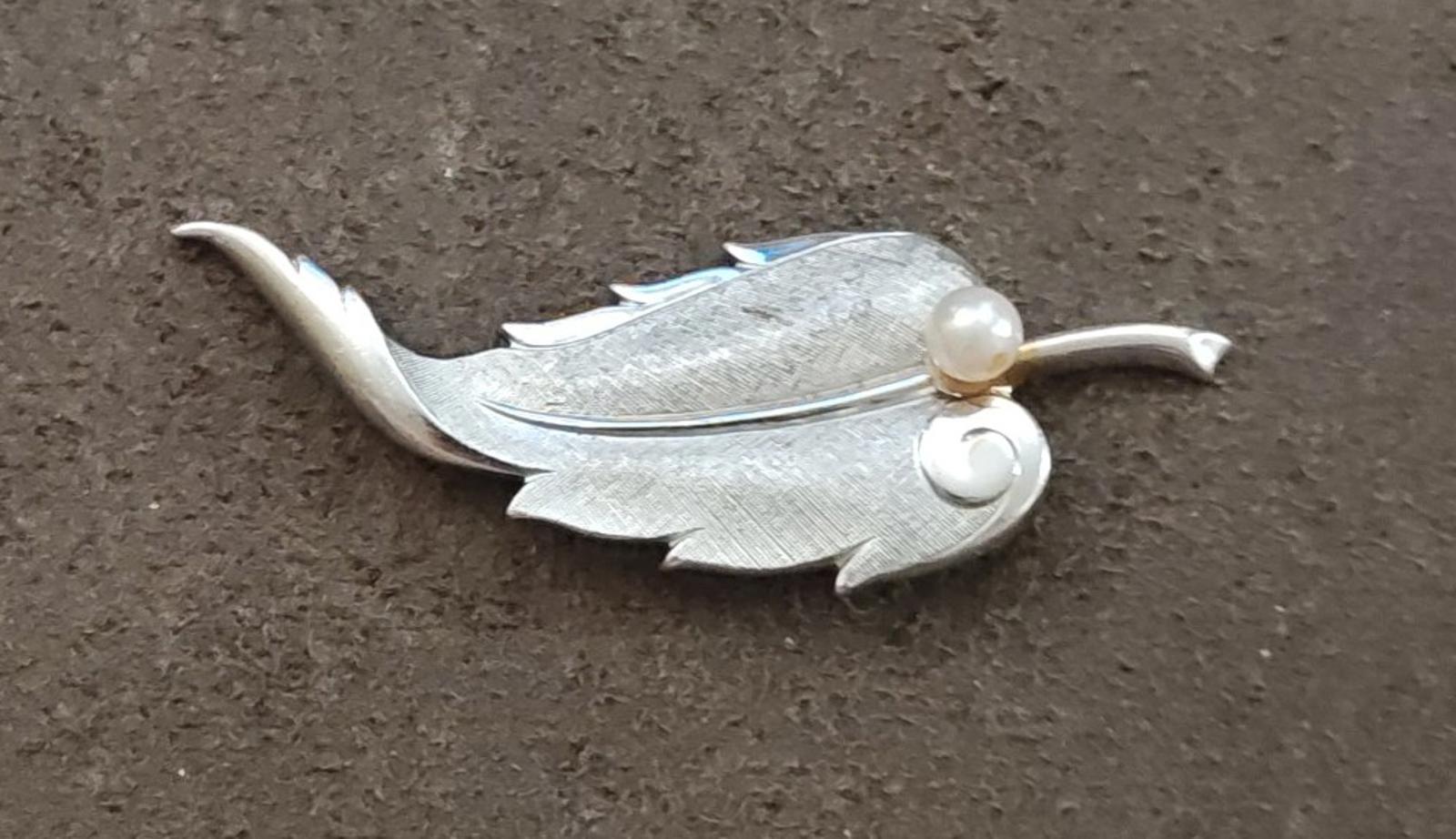 Silver leaf brooch with textured leaf veins and cultured pearl near the center