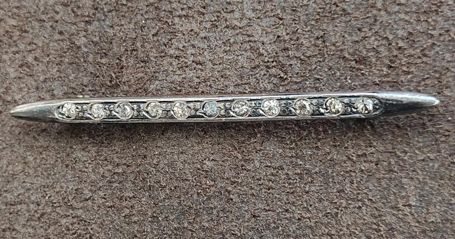 1900s Art Deco Edwardian Sterling Silver Bar With Clear Rhinestones Brooch