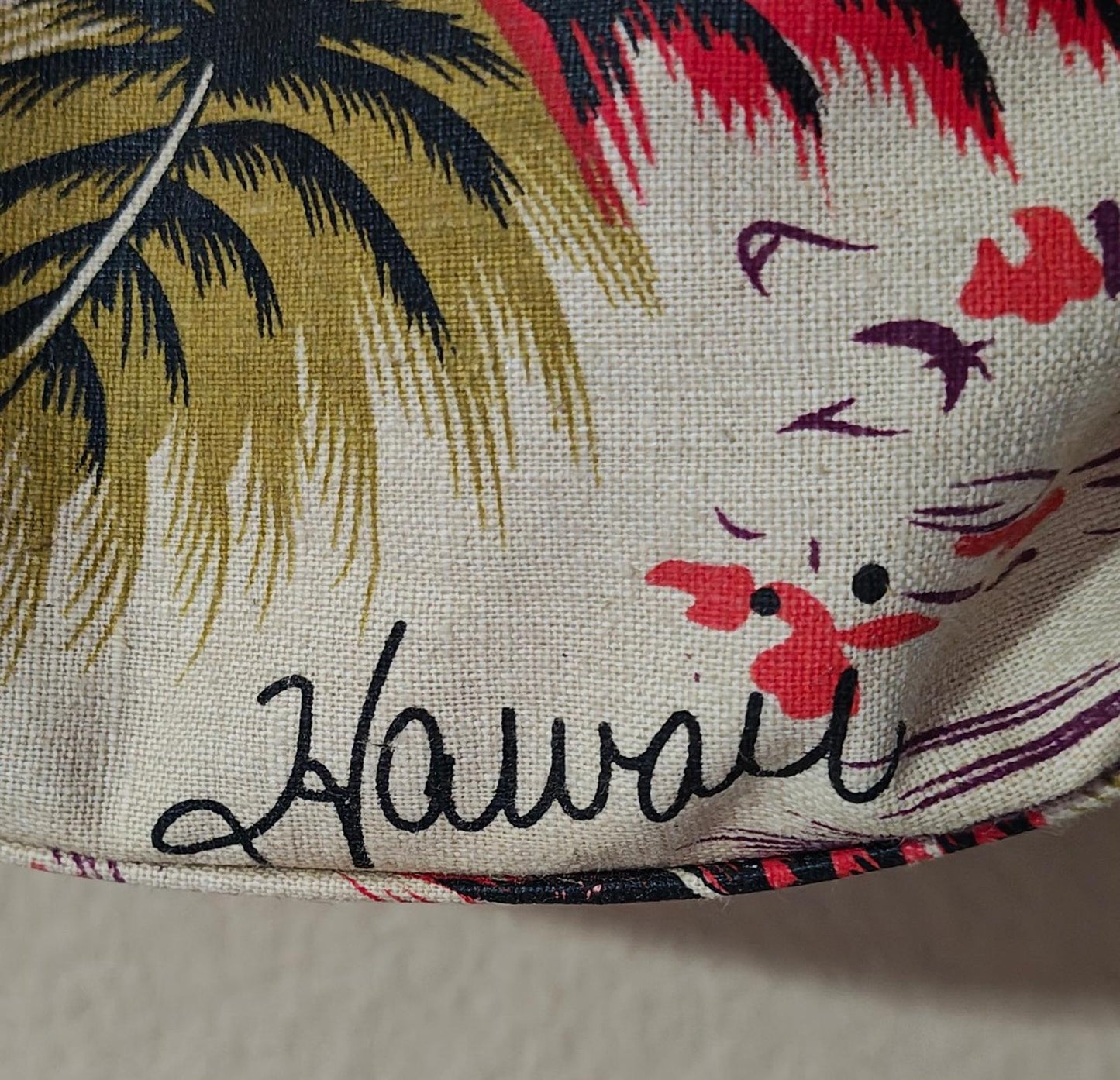 Pretty XOXO Hawaiian Tiki Tropical Retro Cloth Handbag/Purse Like New With Tags.