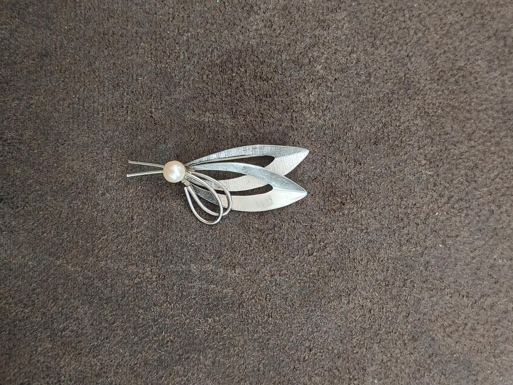Sterling silver brooch with cultured pearl and three-layer leaf design