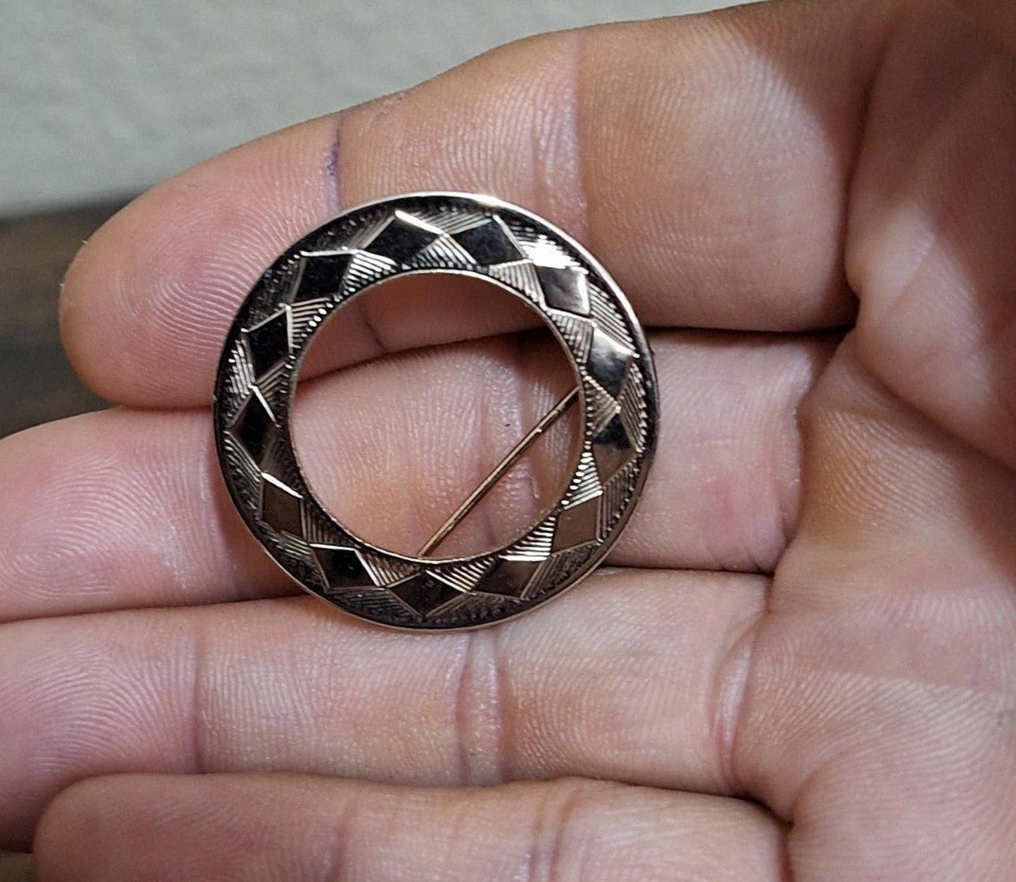 80s Goldtone Circle Eternity Diamond Shapes and Etchings Pin Brooch