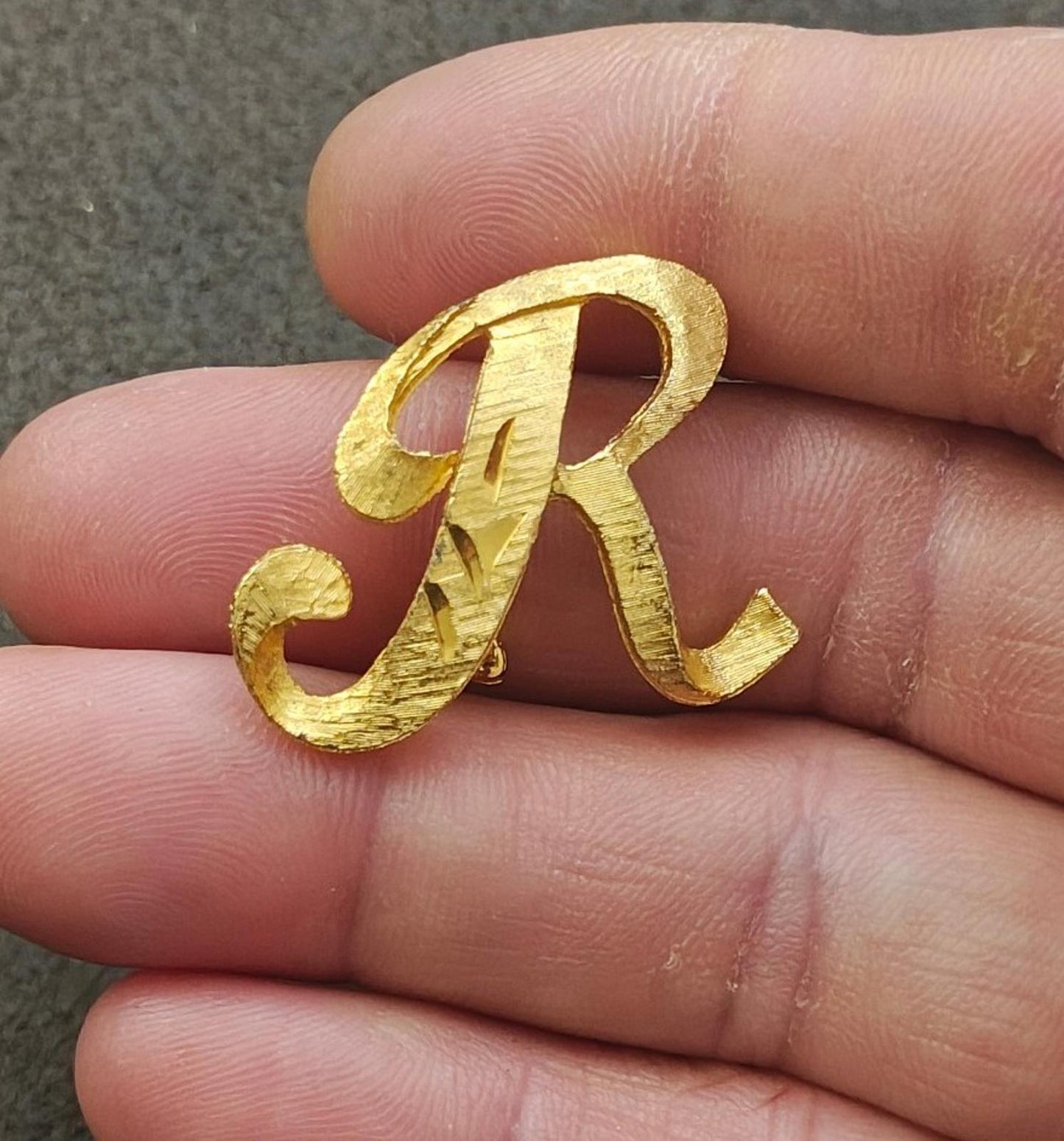 1960/70s Mamselle Vintage Gold Tone Monogram Initial R Brooch Pin