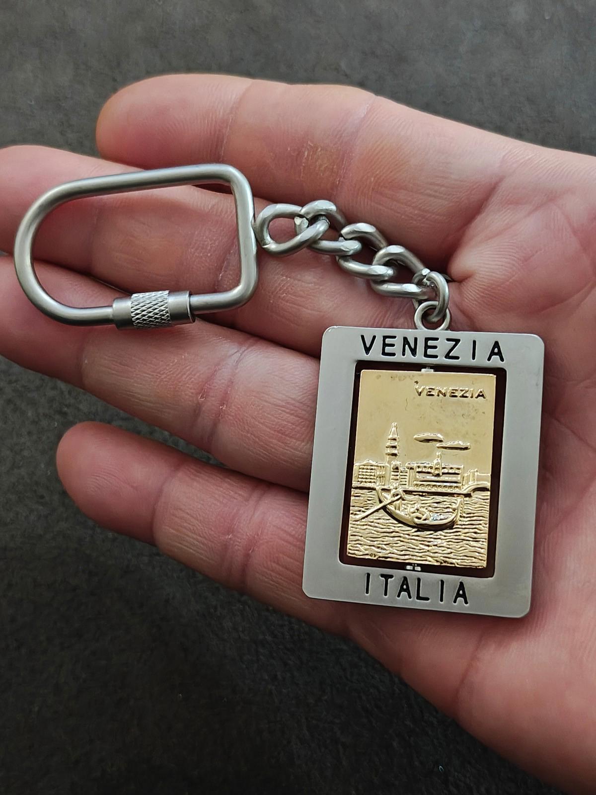 Two Tone Metal Venizia Italy Souvenir Keychain