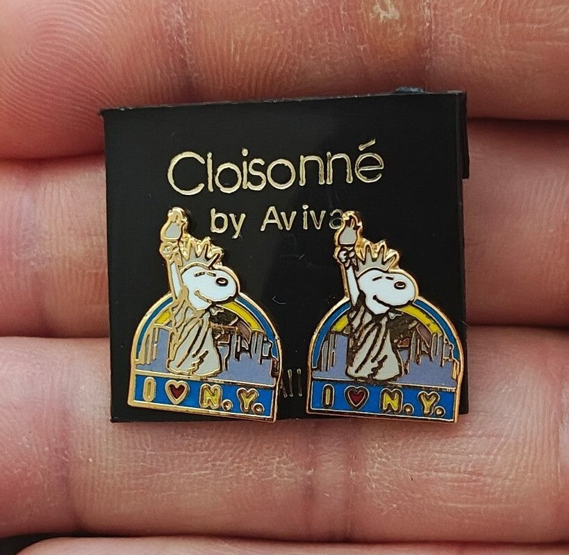 1970s Peanuts Snoopy " I Love N.Y. Gold Tone Cloisonné Stud Enamel Earrings New