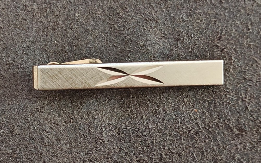 1950s/60s Swank Gold Tone Atomic Starburst Diamond Cut Design Tie Bar/Tie Clip