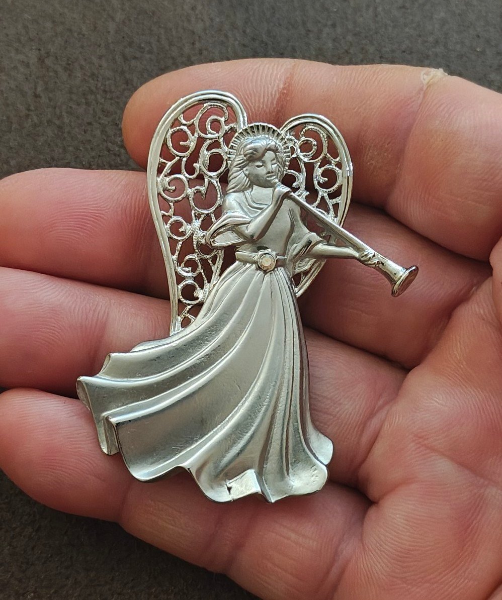 1980s Signed JJ Pewter Trumpeting Angel Brooch With Filigree Wings