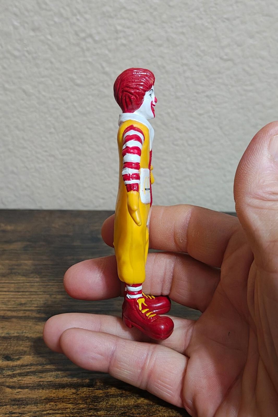 1995 Bendable (Bendy) Ronald McDonald Happy Meal PVC Figure.