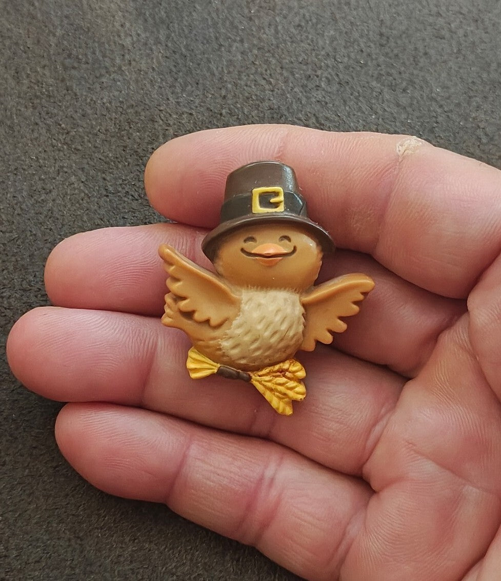 1981 Hallmark Thanksgiving Pilgrim Bird Turkey Plastic Brooch Pin