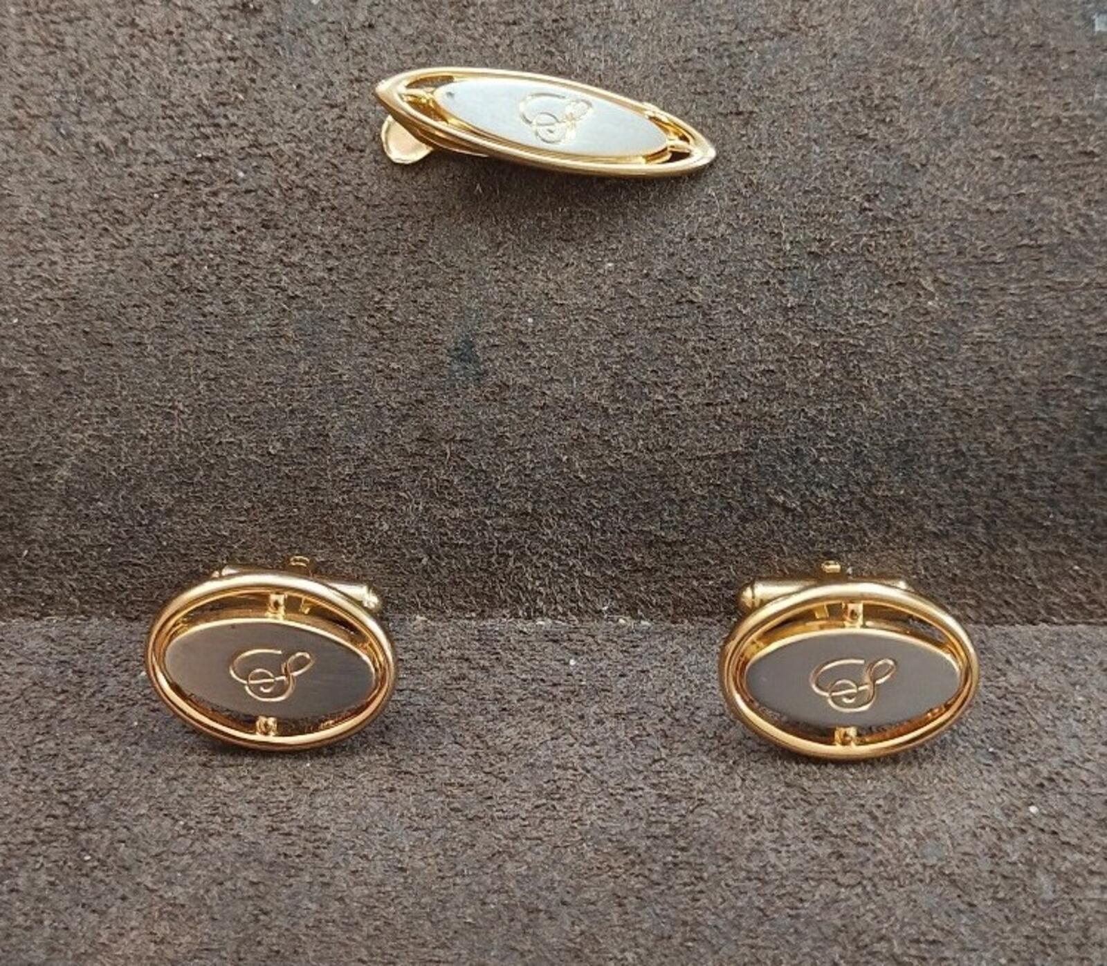 Two-tone tie bar and cufflinks set: oval blue enamel face with gold-tone borders