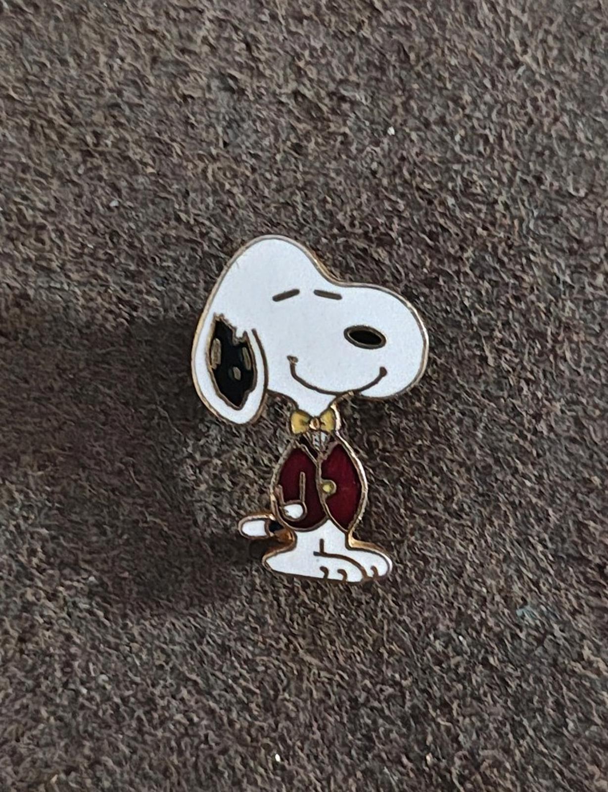 1970s Vintage Rare Aviva Snoopy Gold Tone Enamel Pin