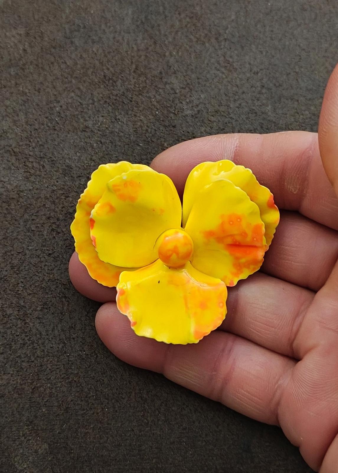1960s Vintage Metal With Yellow Enamel Flower Statement Brooch Pin