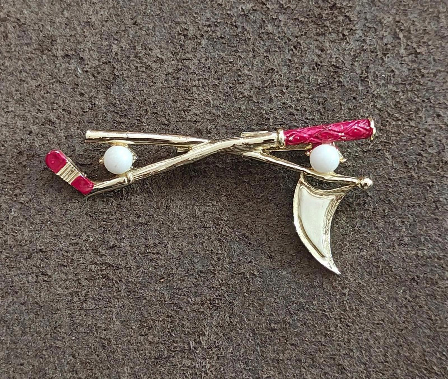 1960s Signed Gerry's Golf Club and Flag Gold Tone With Red Enamel Pin