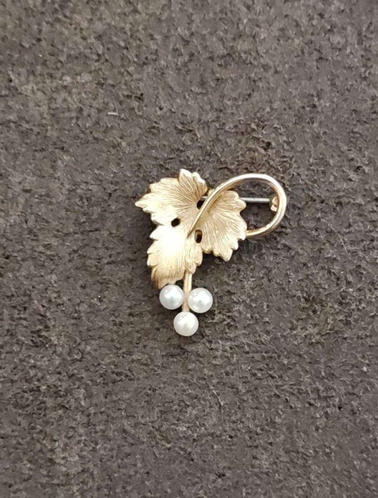 50s Rare Krementz Grape Vine Crafted With Gold Overlay & Cultured Pearls Brooch