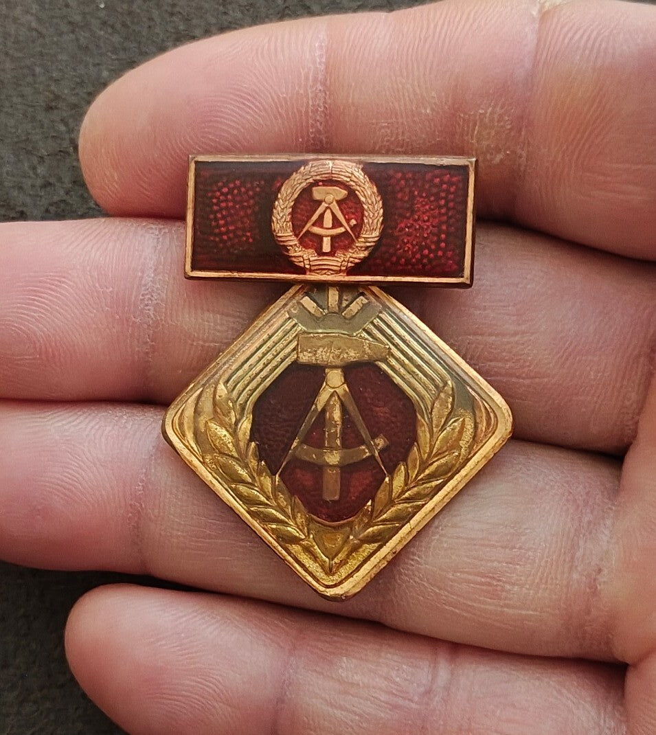 1970s/80s East German (GDR/DDR) Activist of Socialist Labor Medal Badge Pin
