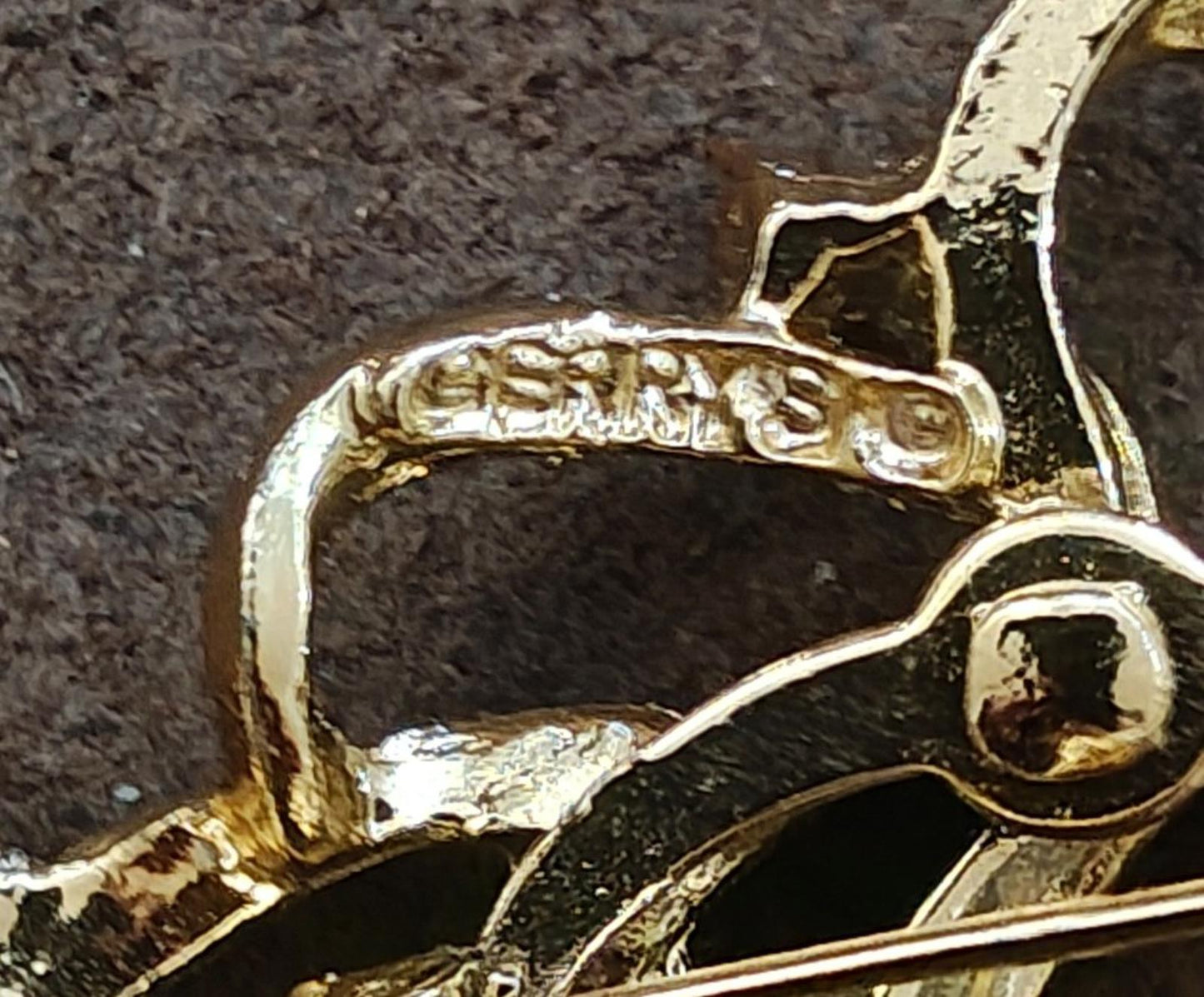 1980s Gerry's Art Nouveau Style Gold Tone Ribbon Brooch Pin