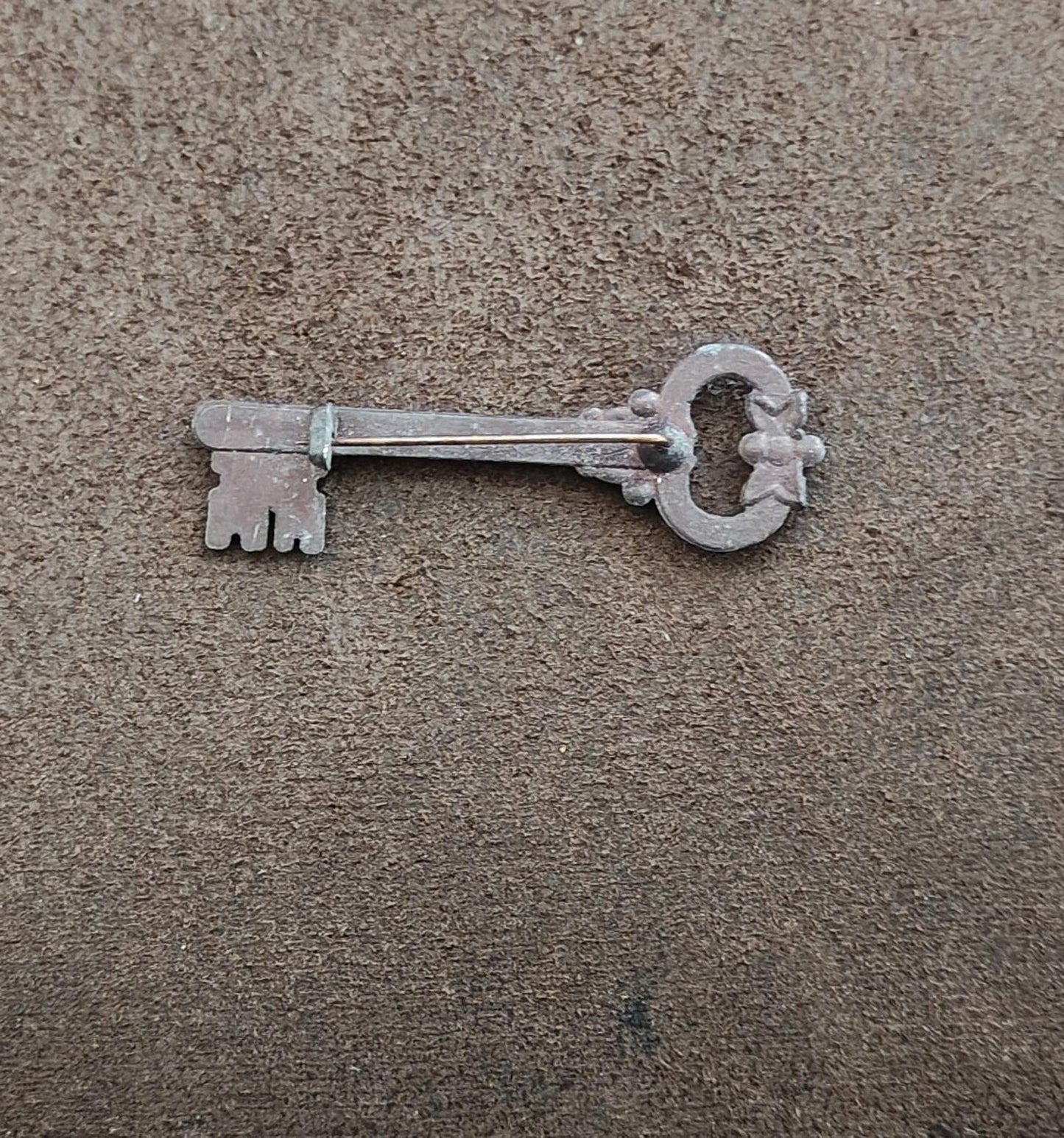 Vintage Pewter Skeleton Key Brooch