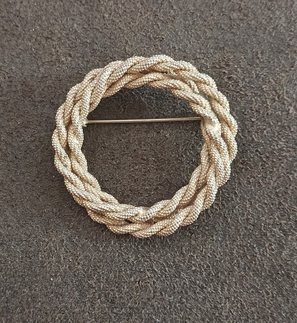 1970s/80s Textured Gold-Tone Twisted Mesh Wreath Brooch