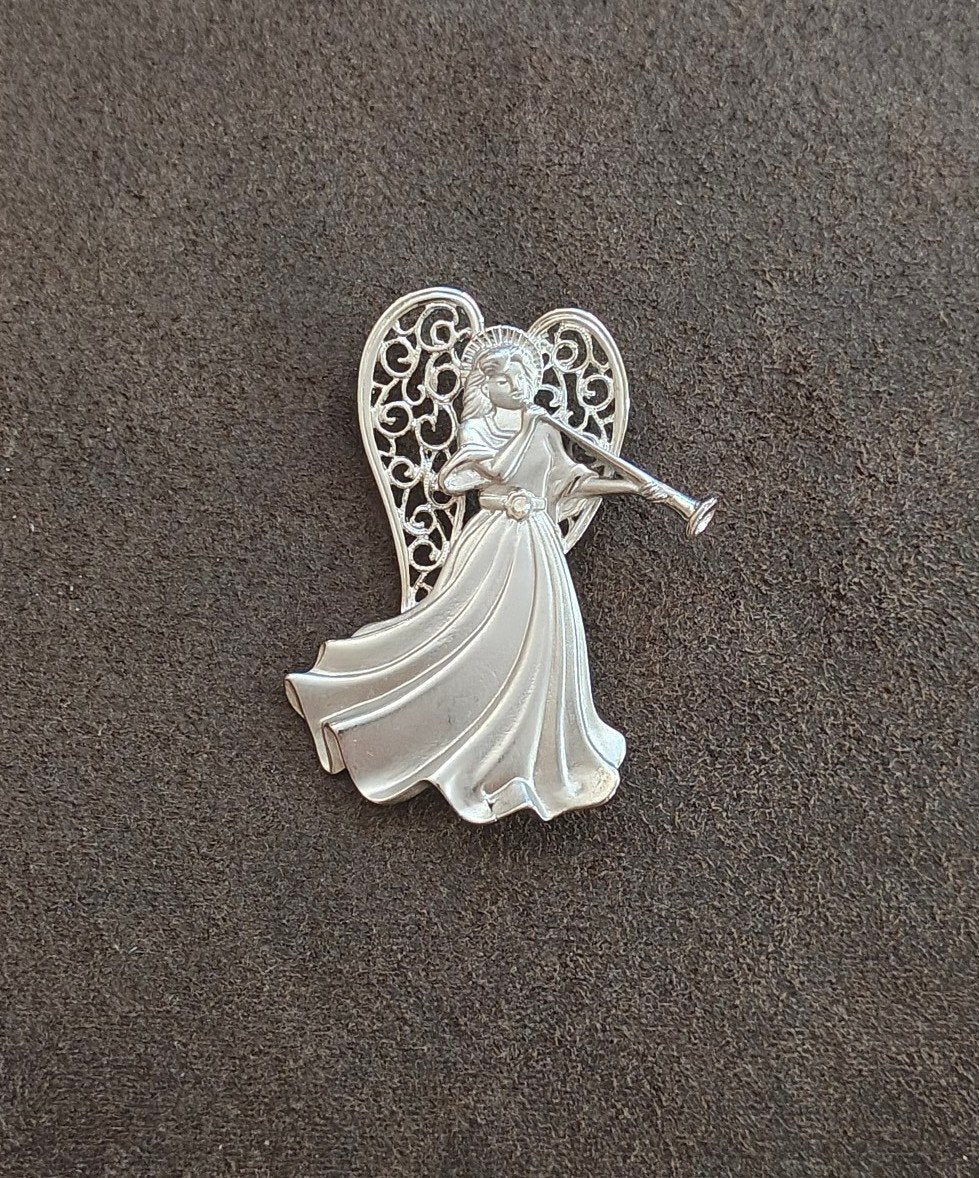 1980s Signed JJ Pewter Trumpeting Angel Brooch With Filigree Wings
