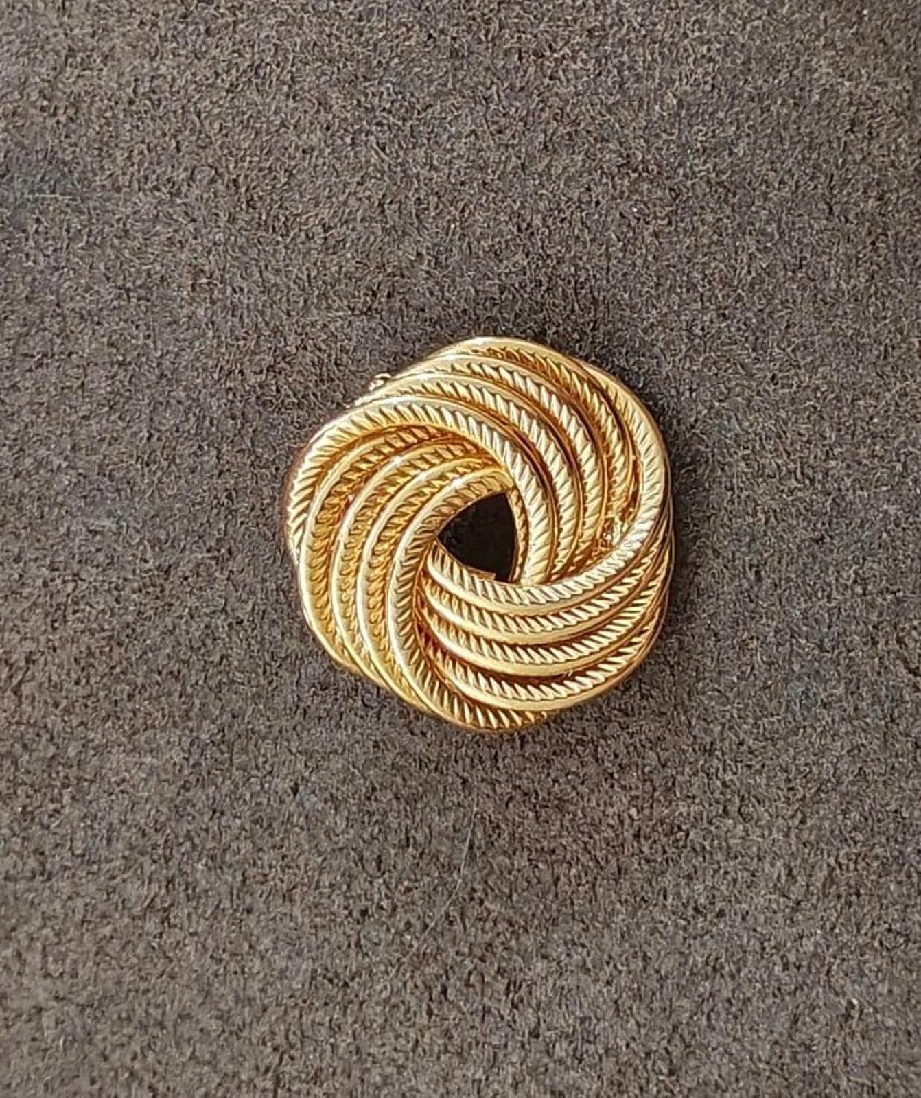 Gold tone circular swirl rope brooch pin, spiral ridges and central cutout