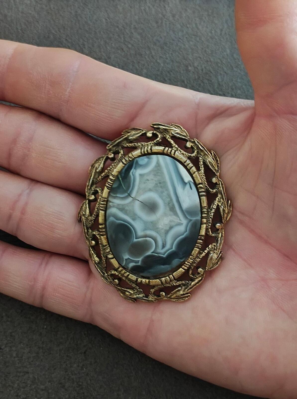 Vintage Framed Agate Cabochon Goldtone Pendant