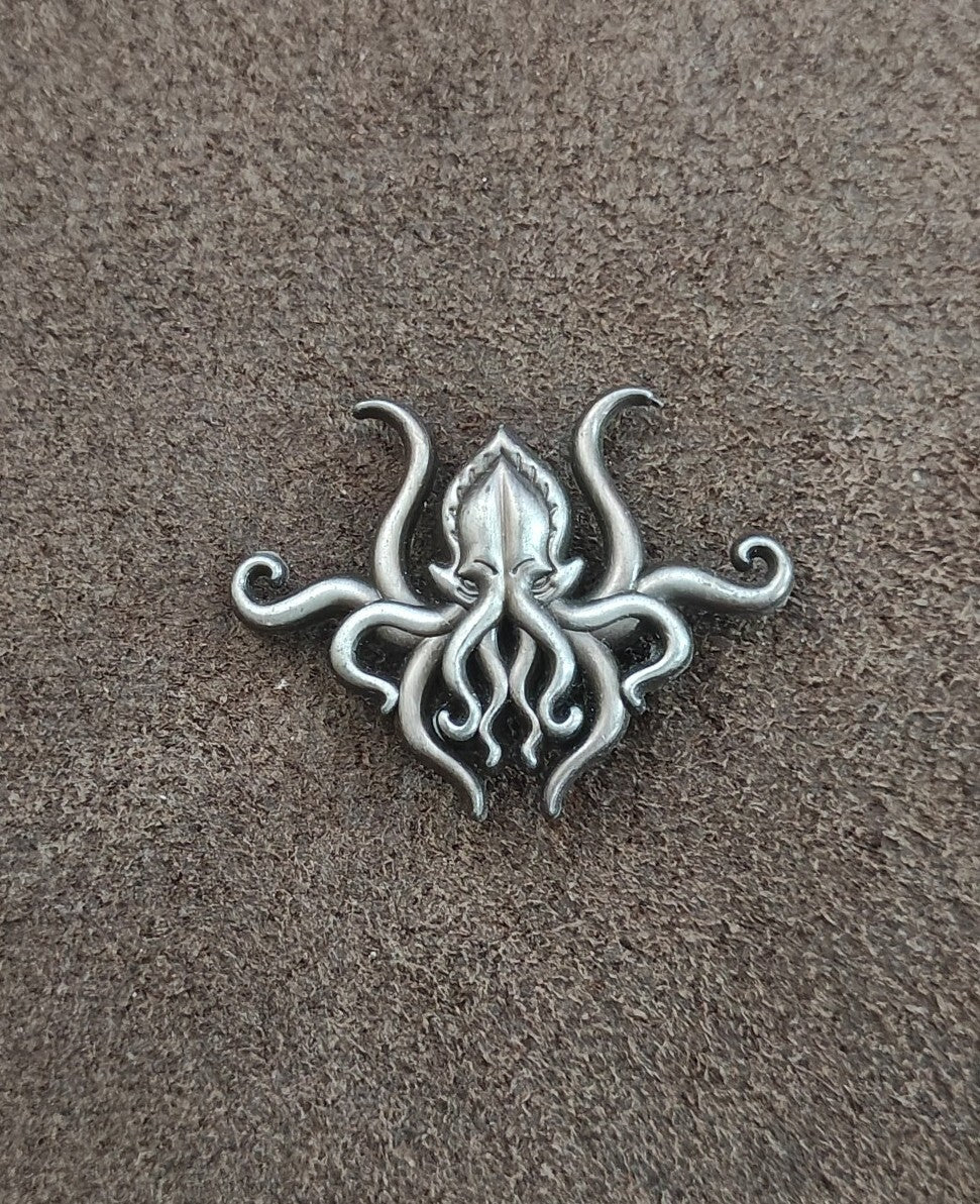 Pinsanity H.P. Lovecraft Cthulhu Antiqued Silver Tone Pin.