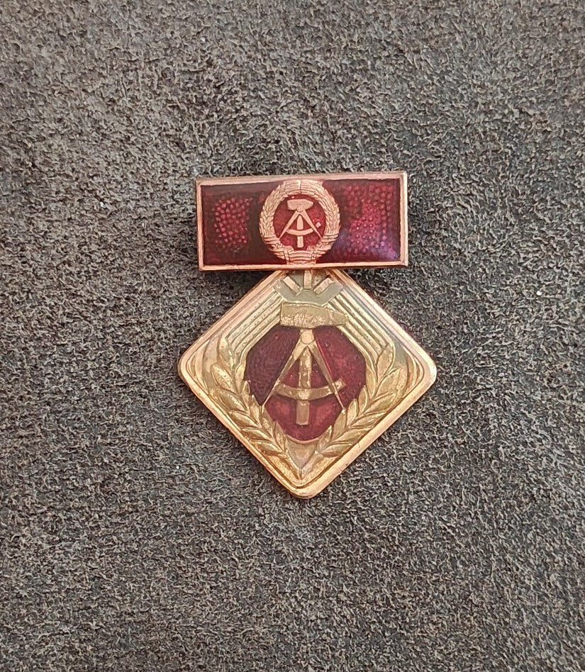 1970s/80s East German (GDR/DDR) Activist of Socialist Labor Medal Badge Pin