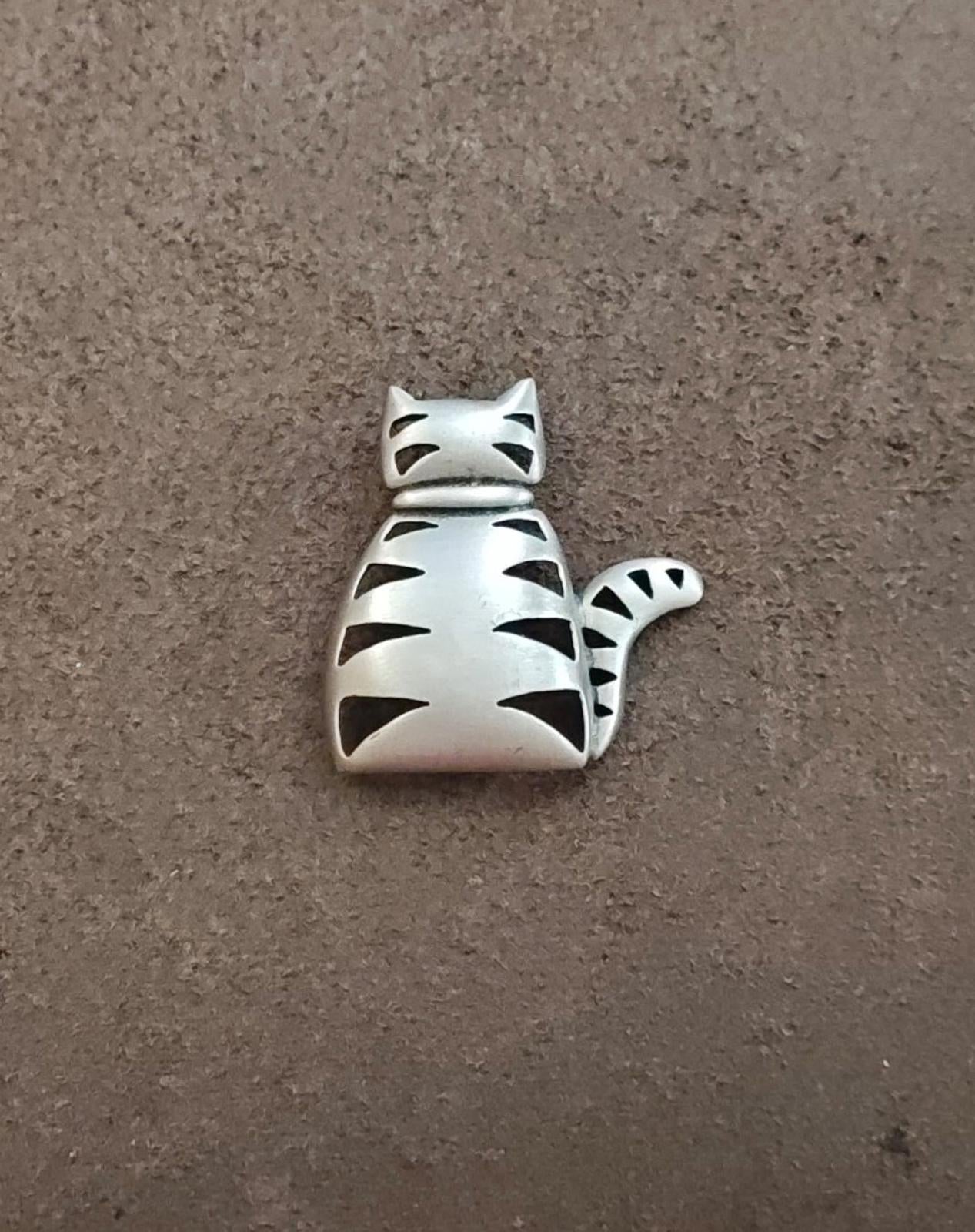 1980s Signed JJ (Jonette Jewelry) Pewter Cat Brooch