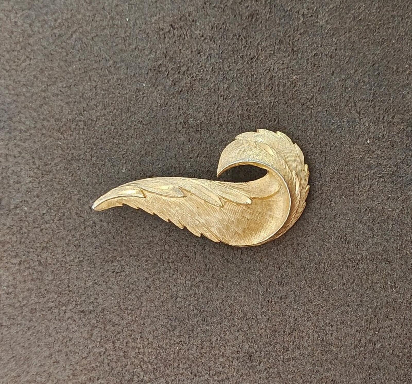 1960s Gold Tone Textured Feather Swirl Brooch