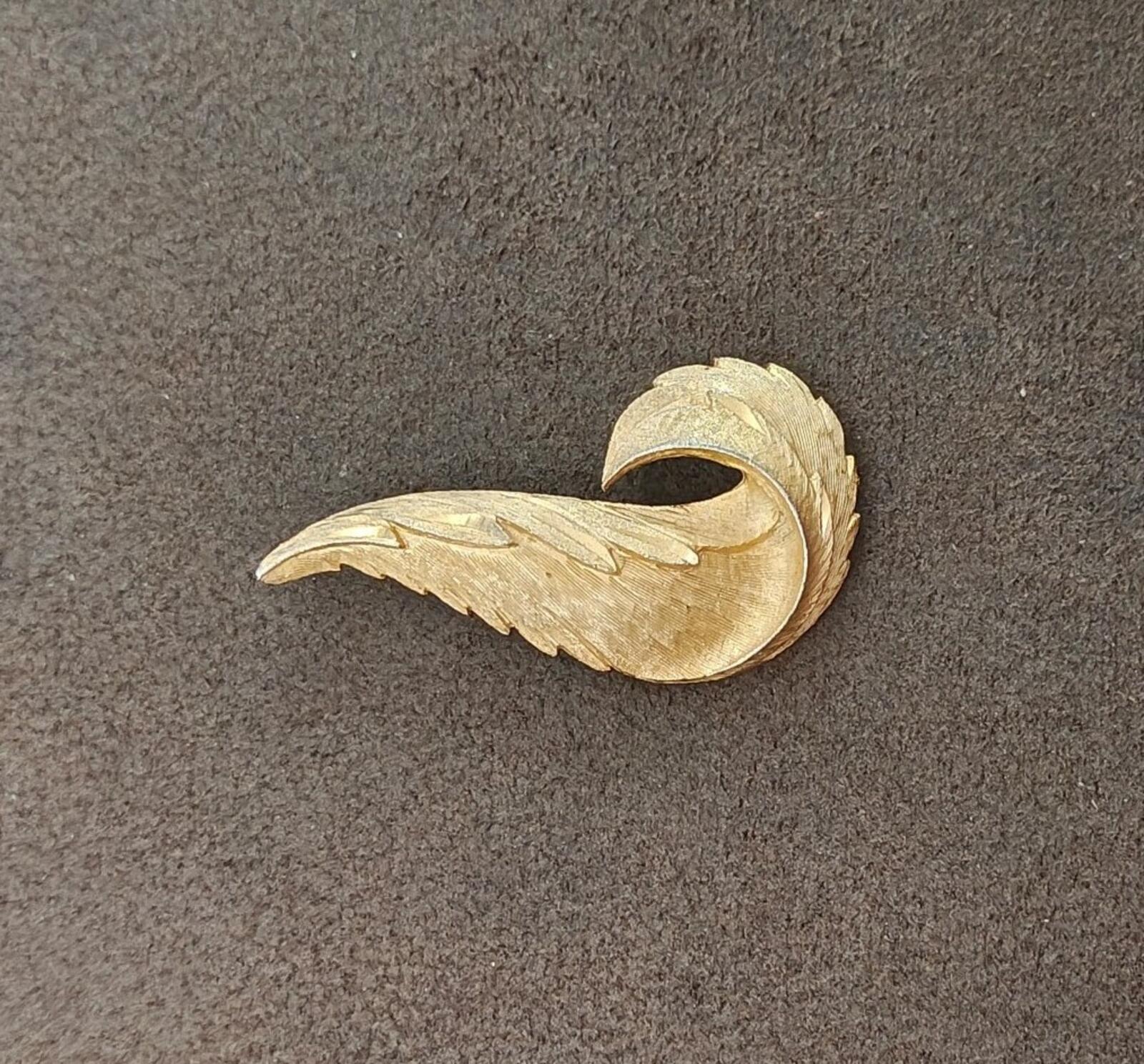 1960s Gold Tone Textured Feather Swirl Brooch