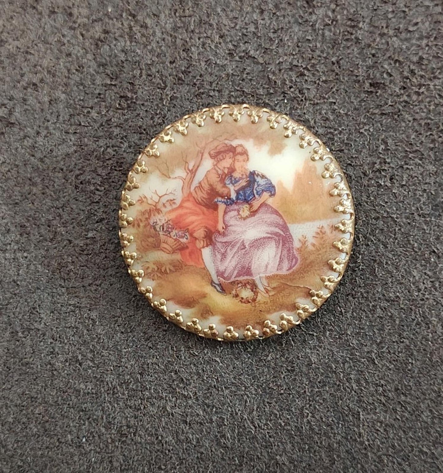 70s Fragonard Porcelain Cameo Brooch Showing a Romantic Courting Scene