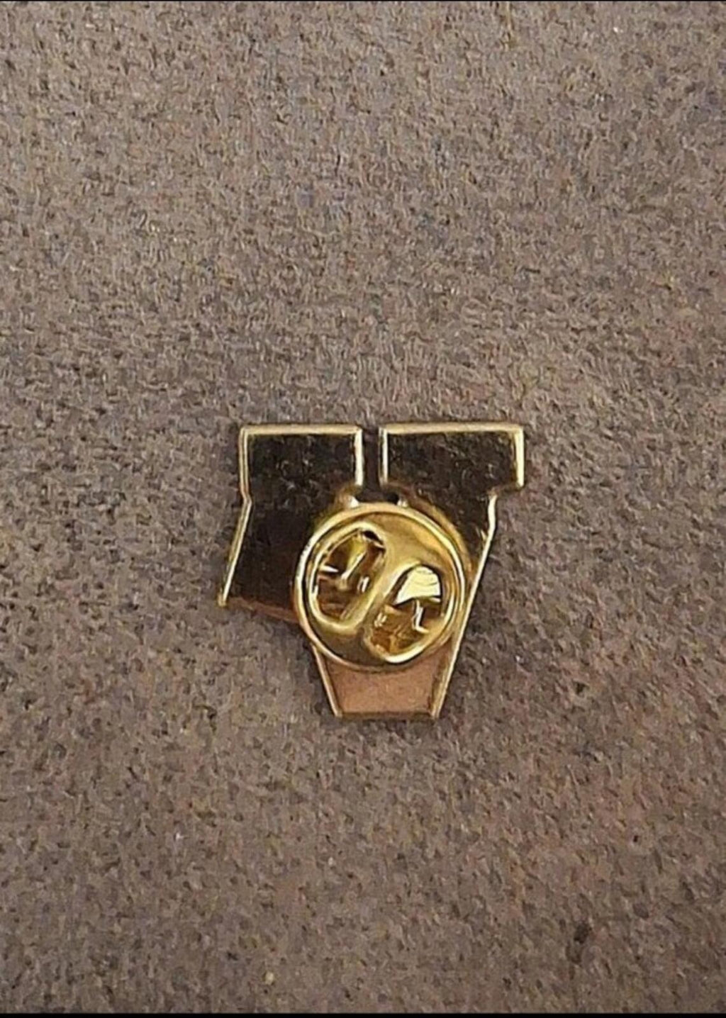 1980s Victory American Flag Gold Tone Enamel Pin