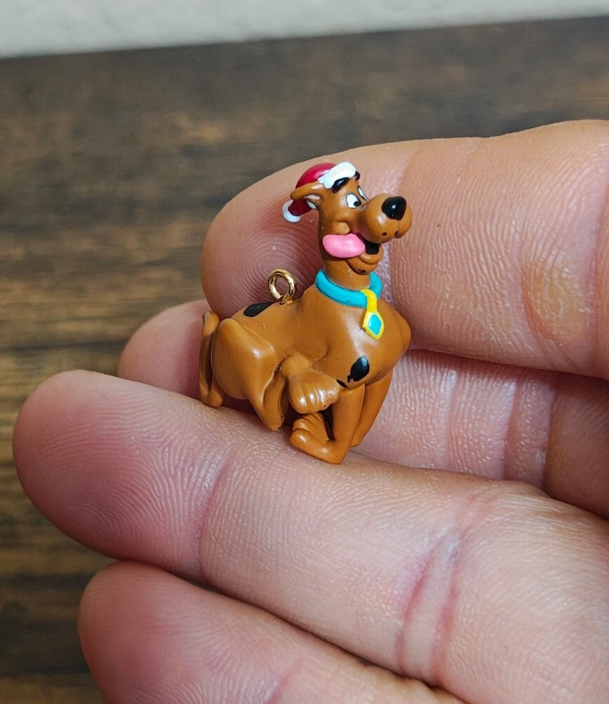 2001 Hallmark Keepsake Miniature Scooby-Doo Christmas Ornament Figurine