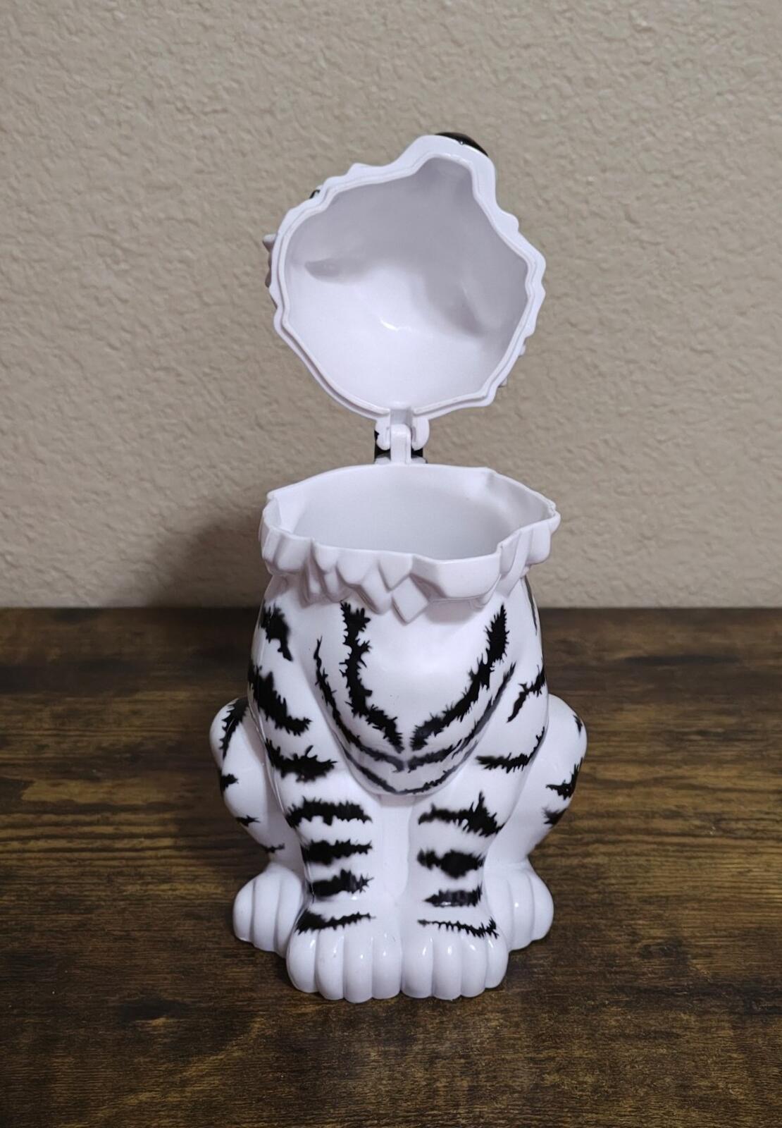 1990s  Ringling Bros. & Barnum & Bailey Circus 16 oz White Tiger Souvenir Mug