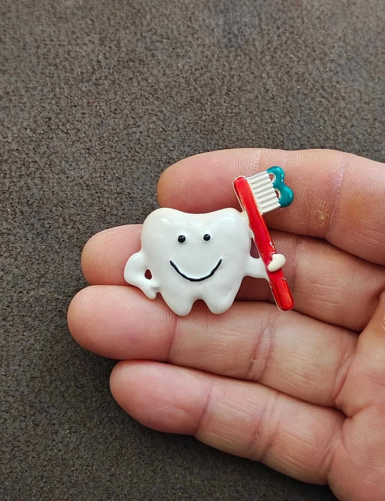 1980s Rare Danecraft Happy Tooth Holding a Toothbrush Silver Tone Enamel Pin