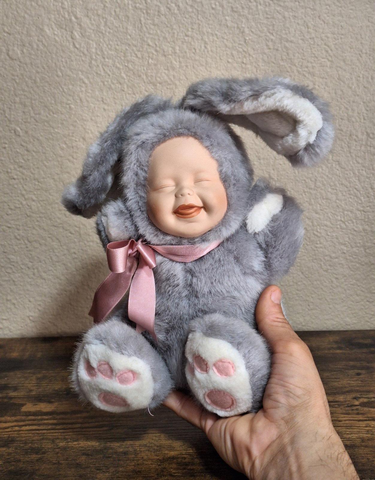 Cute Vintage 2001 Cuddle Kids Geppeddo Baily Bunny Rabbit Porcelain Face Plush.