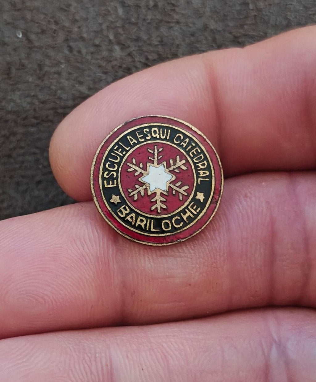 1970s/80s Escuela Esquí Catedral (Catedral Ski School Brass Enamel Pin