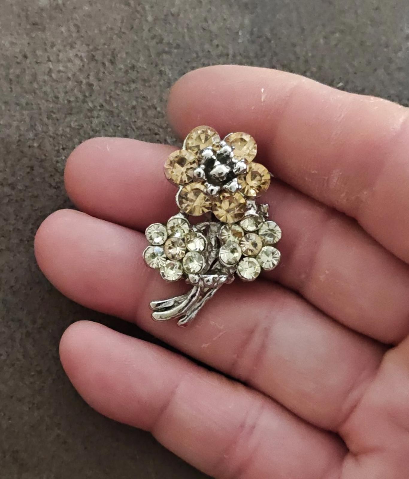 1960s Vintage Silver Tone With Rhinestones Flower Bouquet Brooch