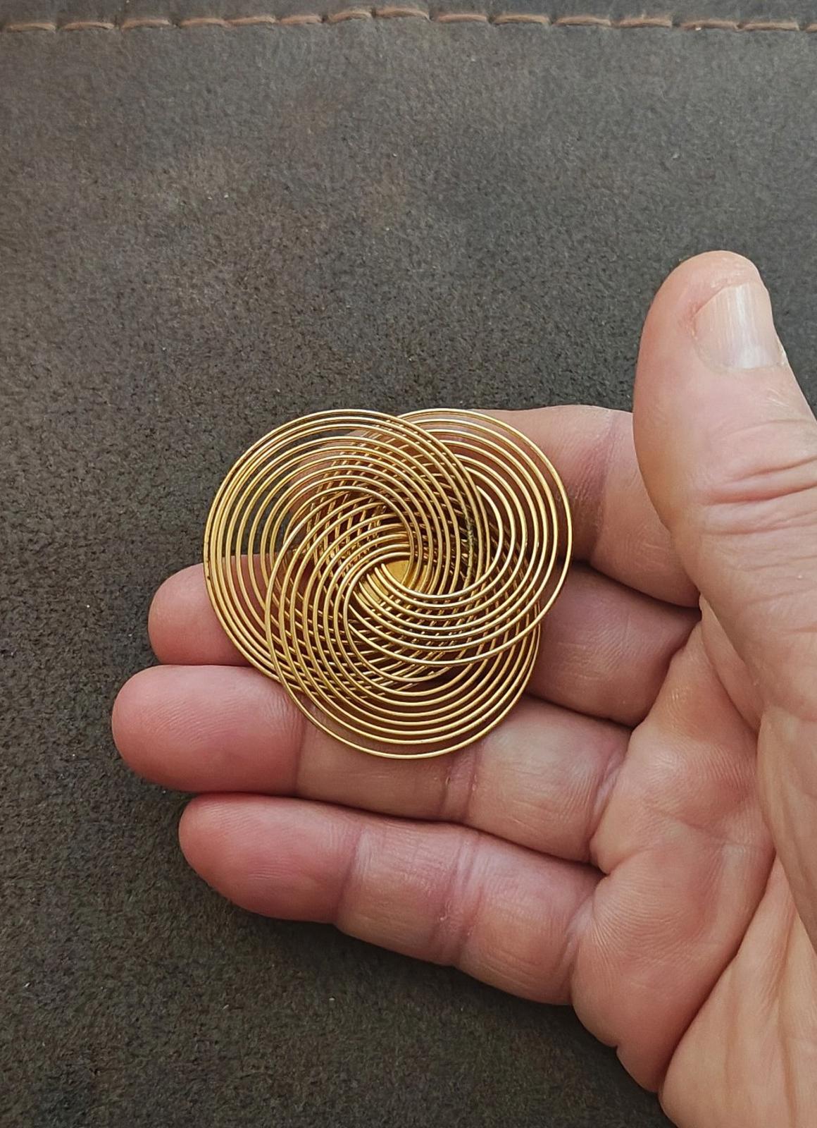 1970s Abstract Modernist Gold Tone Triple Ring Wire Spiral Brooch.