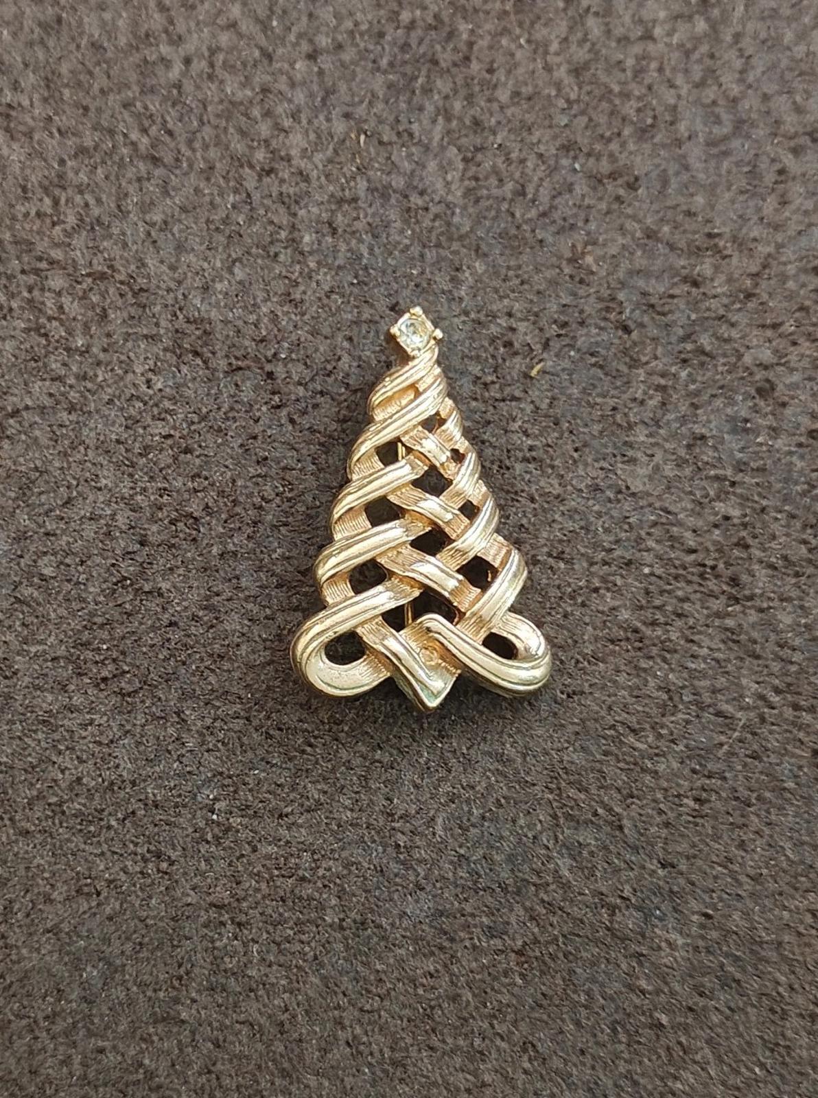 1980s Signed Avon Christmas Tree Gold Tone With Rhinestone Brooch