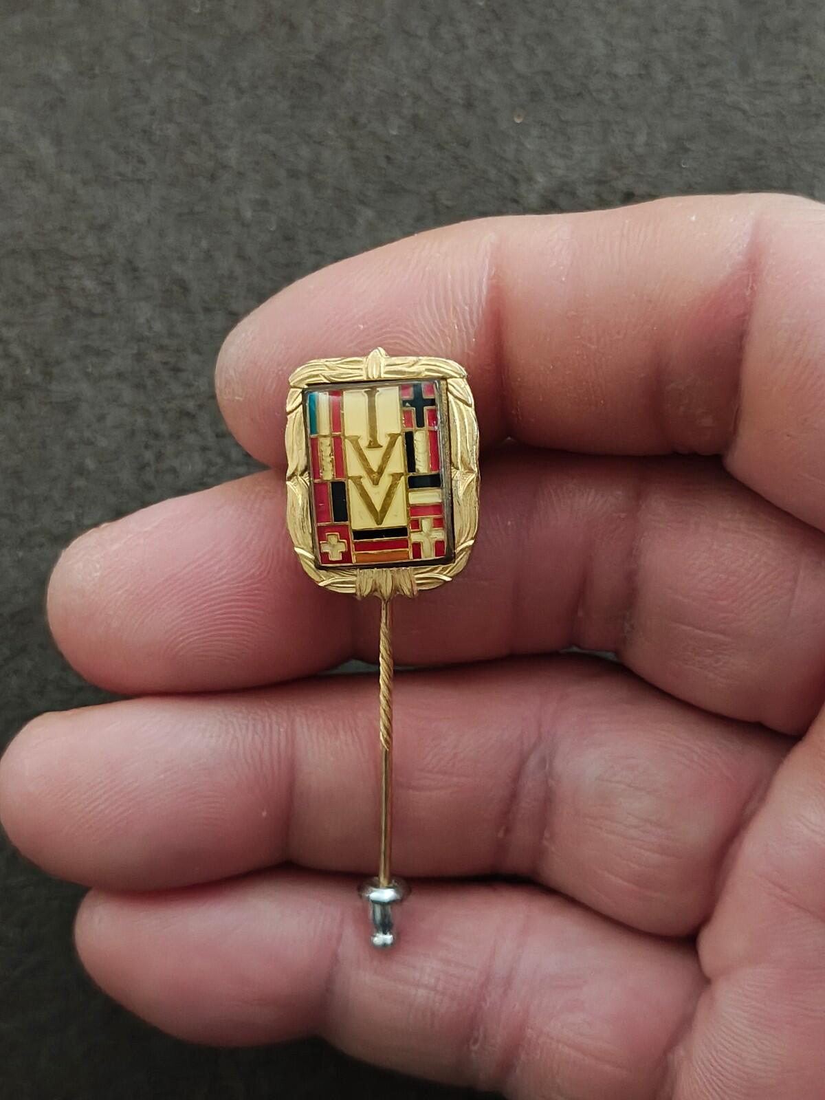 1960s International Federation of Popular Sports (IVV) Honorary Hiking Badge Pin