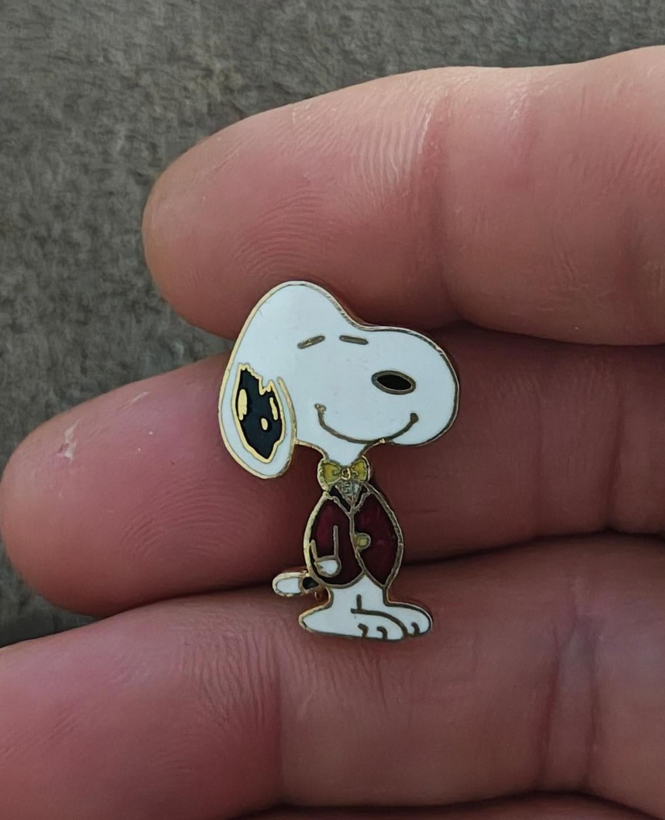 1970s Vintage Rare Aviva Snoopy Gold Tone Enamel Pin