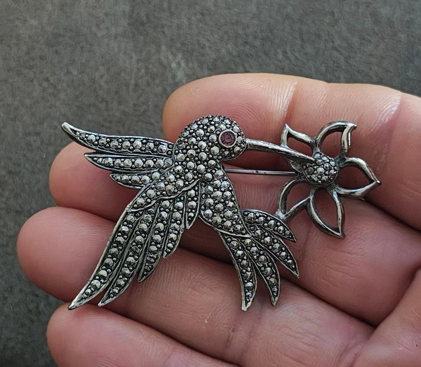 1990s Avon Silver Tone With Purple Rhinestone Eye Hummingbird Brooch Pin