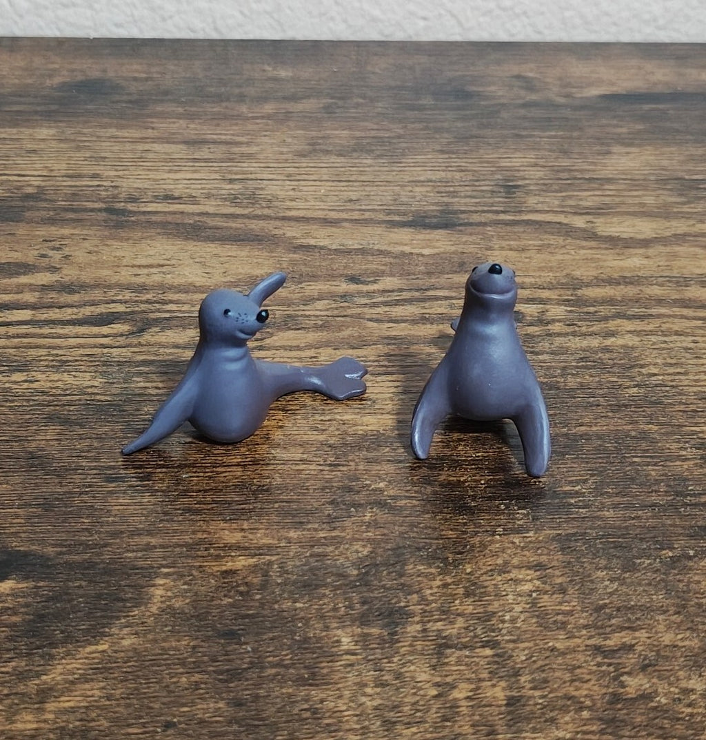 2003 Playing Mantis Rudolph The Red Nosed Reindeer "Christmas Seals" PVC Figures