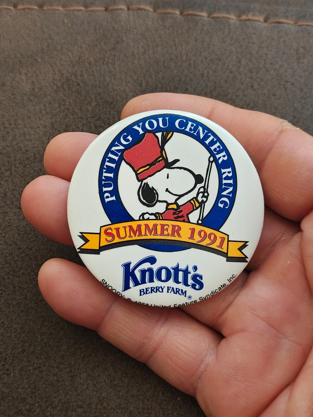 1991 Rare Knott's Berry Farm Putting You Center Ring Snoopy Button