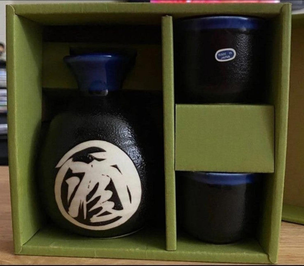 Beautiful Vintage Japanese Blue Ceramic Sake Bottle with Two Cups Gift Set New