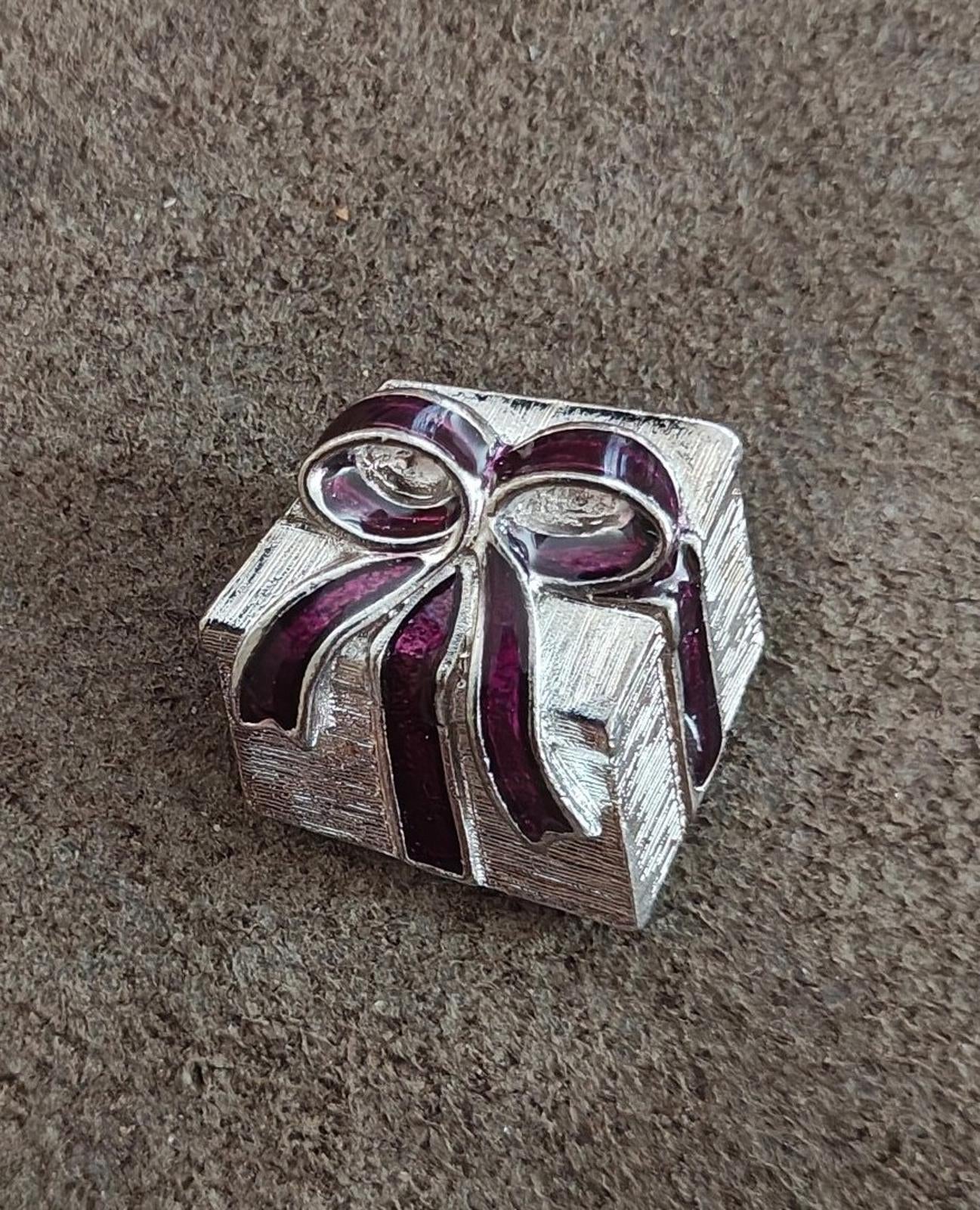 1980s Present With Purple Bow Silver Tone Enamel Pin Brooch
