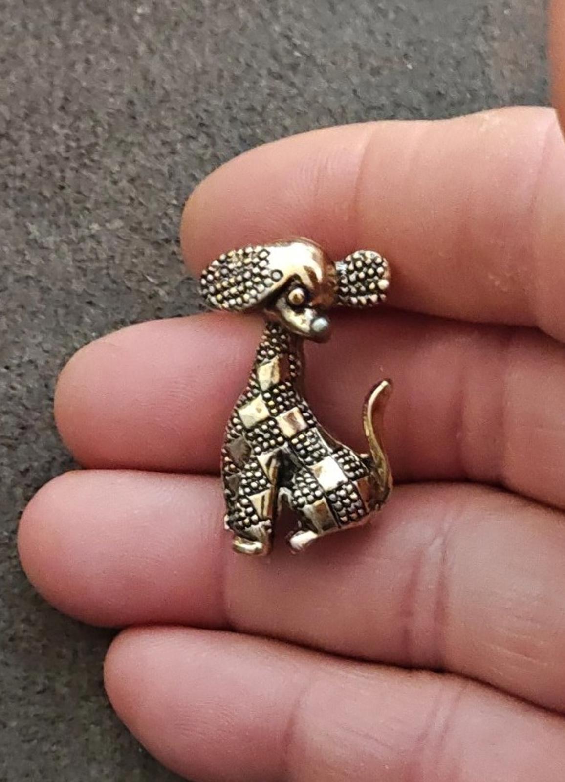 1950s/60s Textured Gold Tone Patchwork Dog Brooch