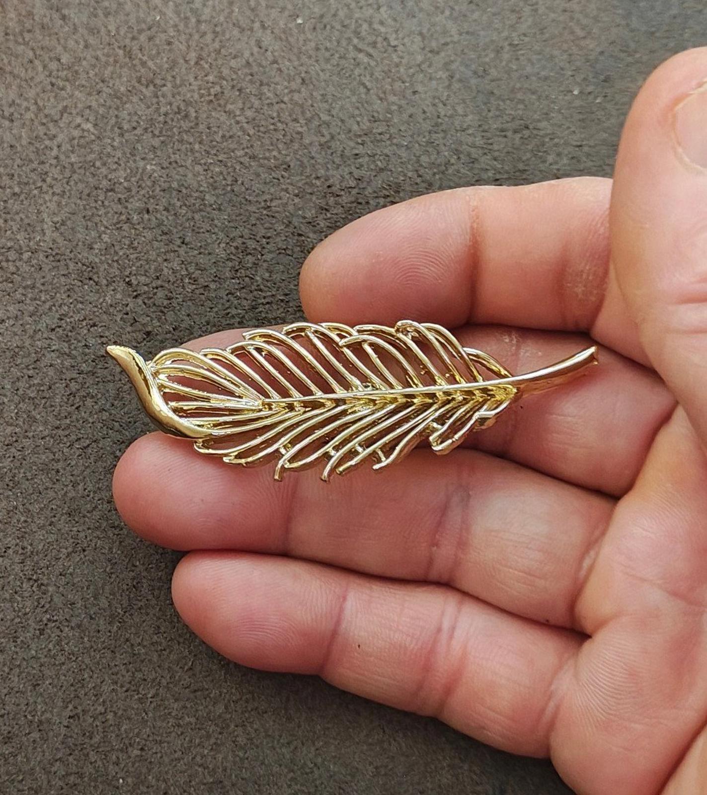 1980s Gerry's Open Work Gold Tone Feather/Leaf Brooch